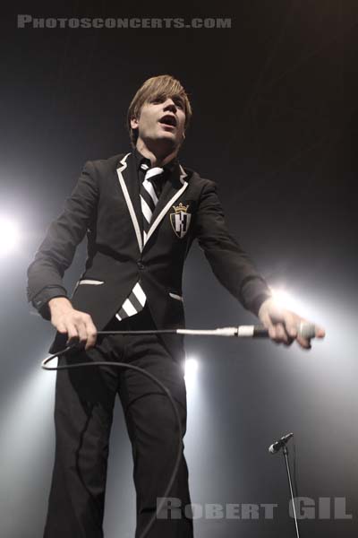 THE HIVES - 2008-04-20 - PARIS - Zenith - Per Almqvist